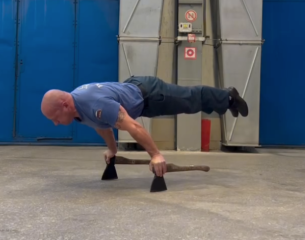 Планка на топорах